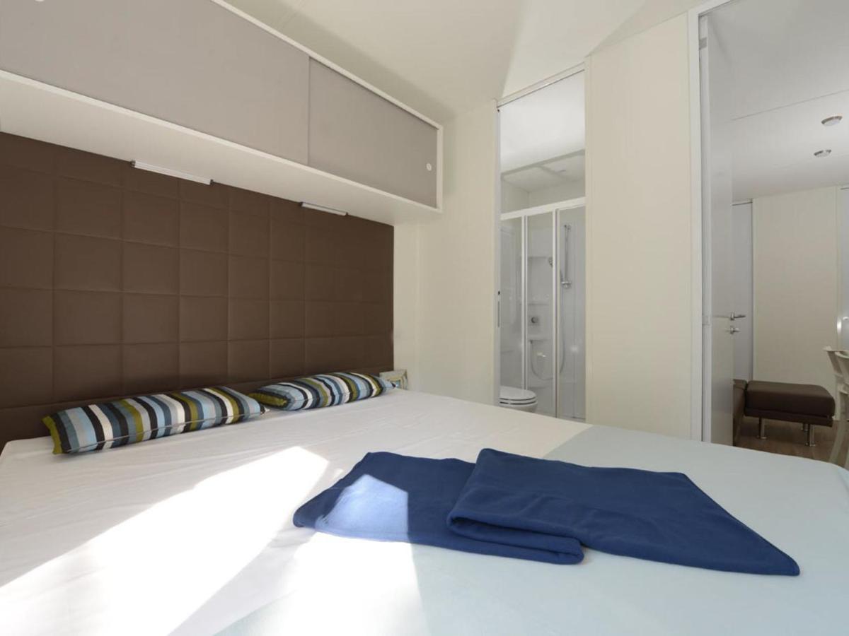 Holiday Home Maxi Caravan Capri By Interhome Baia Domizia Eksteriør billede